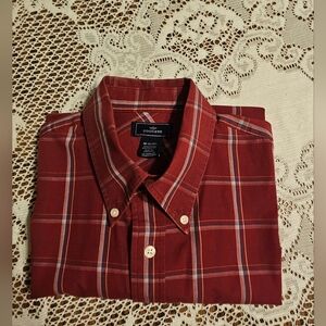 Dockers Men's Burgundy Plaid Button Down Short Sleeve Shirt Size M
